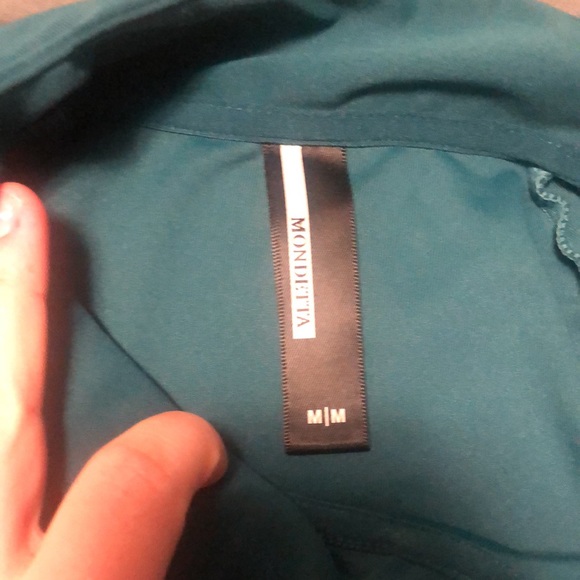 Front scalloped Mondetta zip neck active sweater - Picture 4 of 7